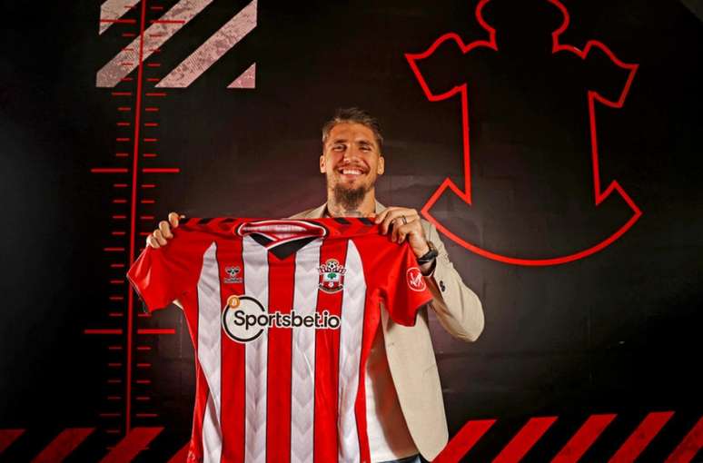 Lyanco foi anunciado pelo Southampton, nesta quarta-feira (Foto: Divulgação / Southampton)