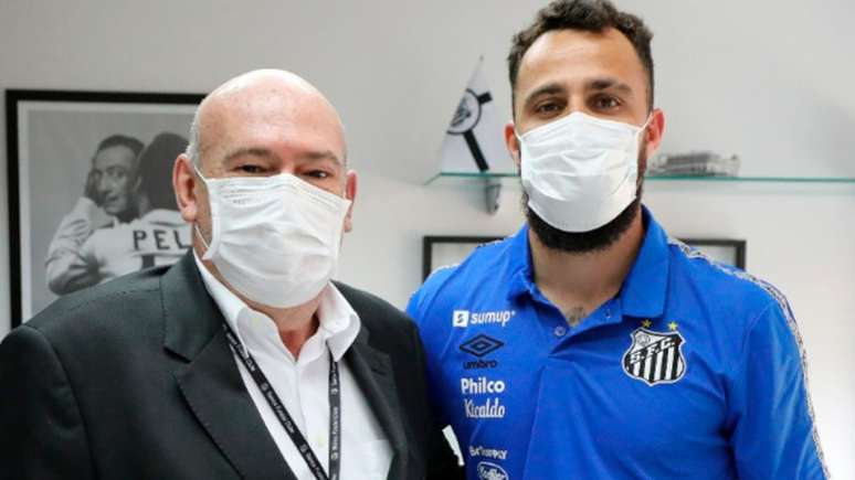 Goleiro Jandrei assinou com o Santos até o final do Paulistão 2022 (Foto: Pedro Ernesto Guerra Azevedo/Santos FC)