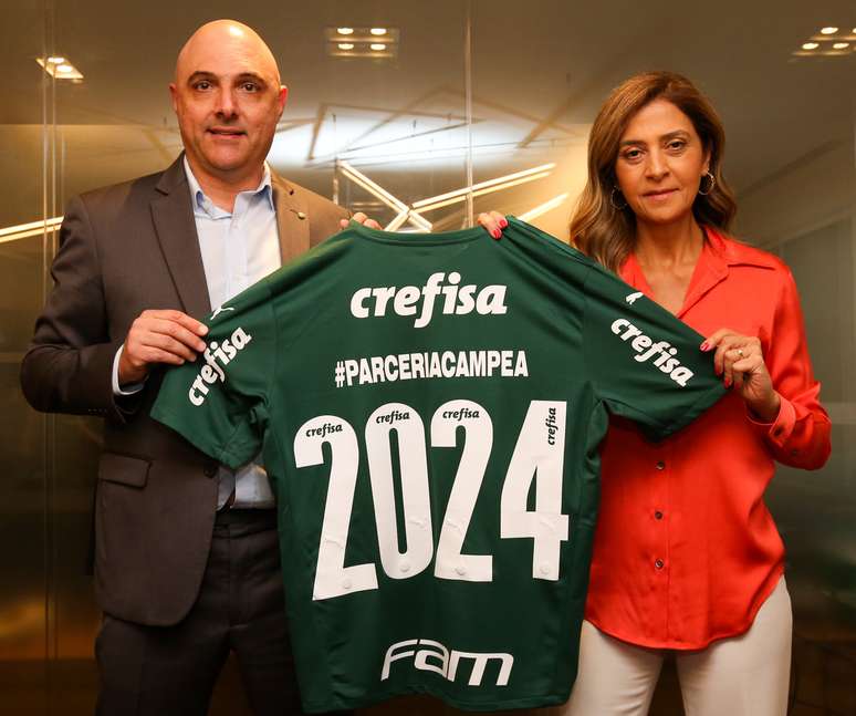 Maurício Galiotte e Leila Pereira durante anúncio oficial da renovação do contrato entre o Palmeiras e a Crefisa