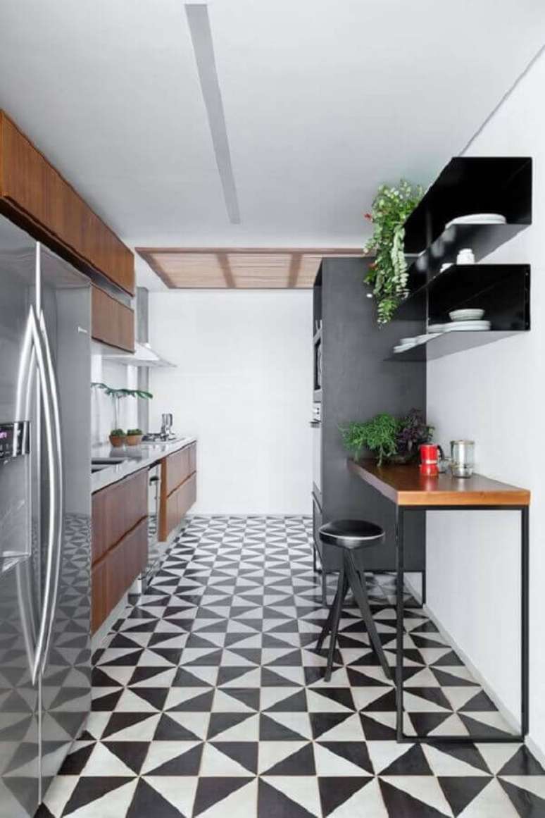 54. Piso preto e branco para decoração de cozinha planejada de madeira – Foto Archilovers