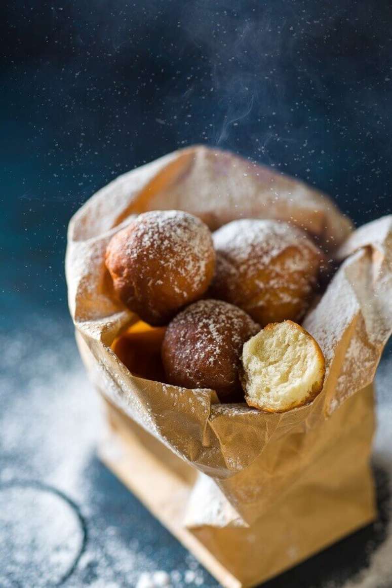 3. Receita de bolinho de chuva f&aacute;cil e saboroso &ndash; Via: Unsplash