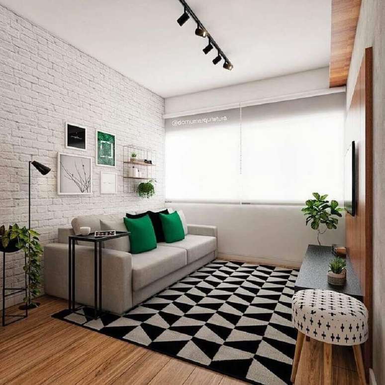 63. Paleta de cores para sala pequena decorada com tapete geométrico e parede de tijolinho branco – Foto: Domum Arquitetura