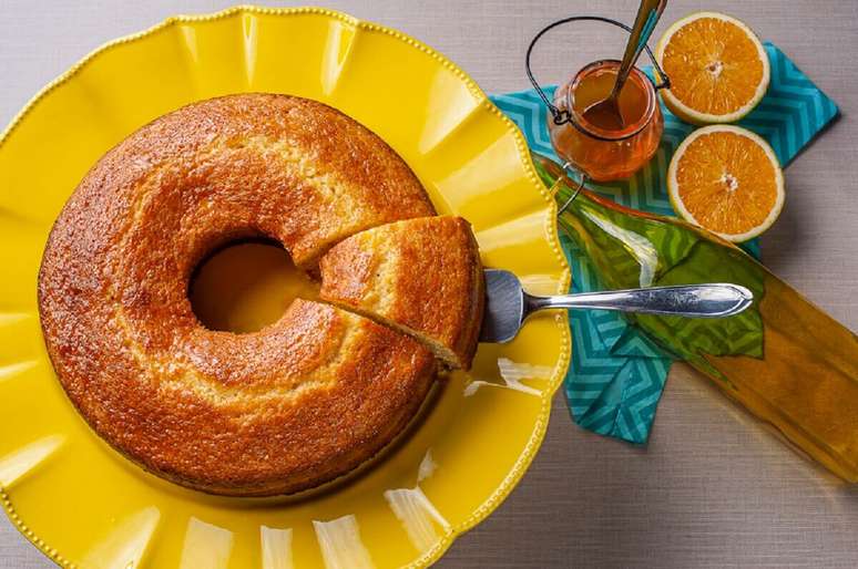 3. Como fazer bolo de laranja com calda – Foto: Istock