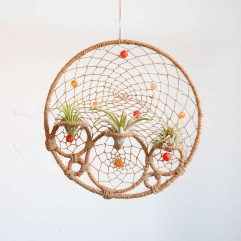 16. Macrame com plantas aéreas na decoração – Foto Etsy