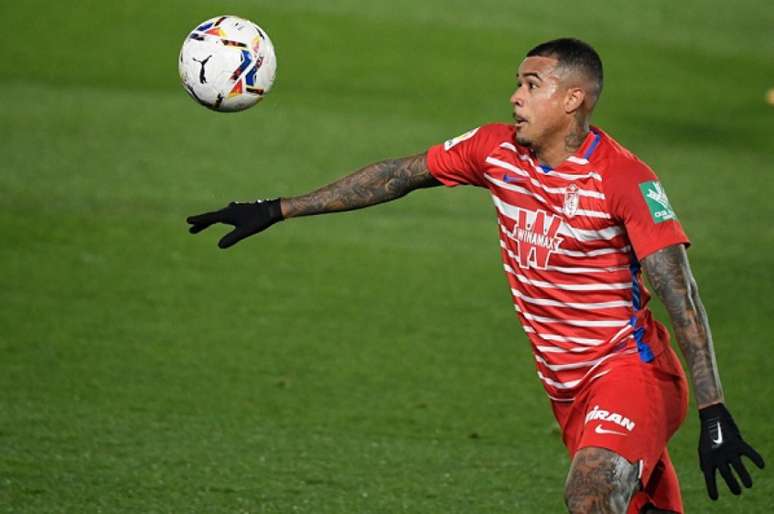 Kenedy é o novo reforço do Flamengo para a temporada (Foto: OSCAR DEL POZO / AFP)