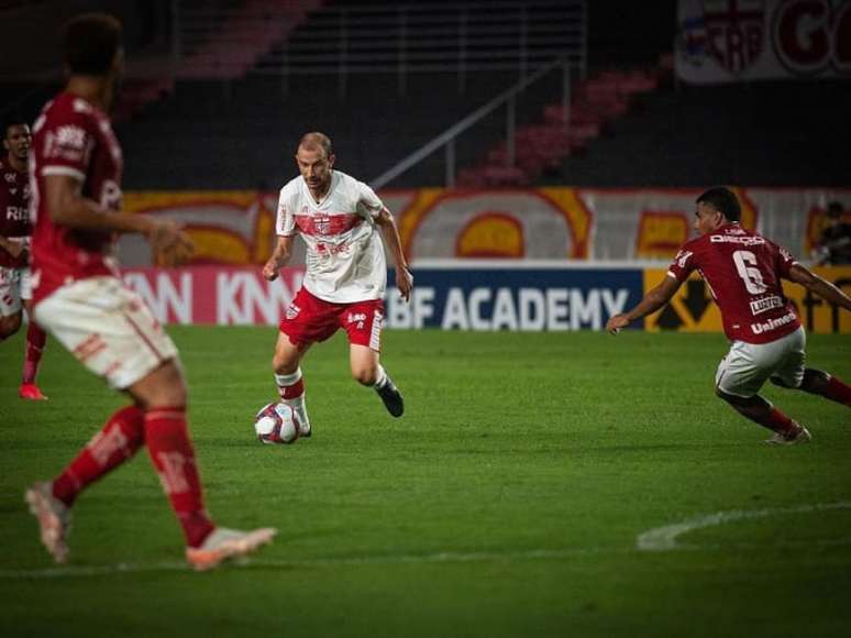 Bressan vive bom momento no Galo (Divulgação/CRB)