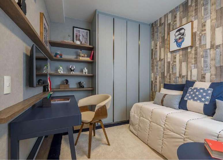 43. Papel de parede rustico para decoração de quarto masculino pequeno azul e cinza – Foto: Newlar Móveis