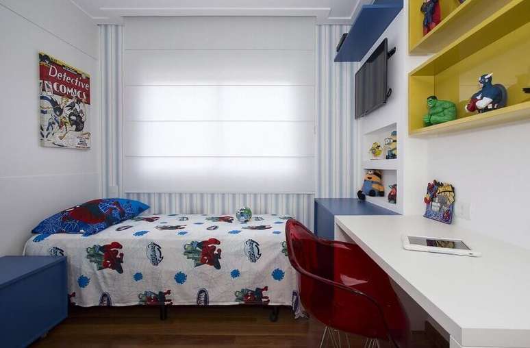 40. Nichos coloridos para decoração de quarto infantil masculino pequeno – Foto: Erica Salgueiro
