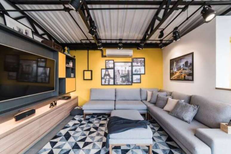 9. Almofadas grandes para sofá em L na sala de tv moderna – Foto Pietro Terlizzi