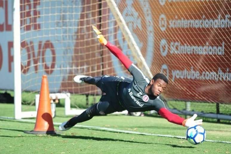 Goleiro Carlos Miguel chega para ser um dos reservas do clube para a posição (Foto: Ricardo Duarte/Internacional)