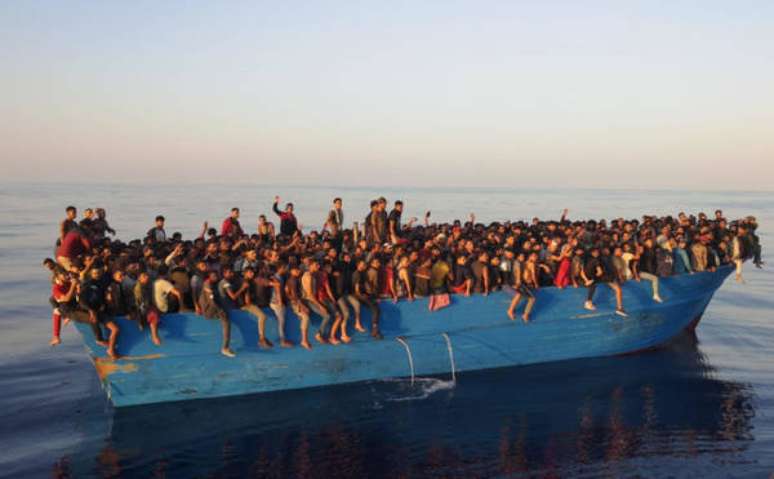 Quase 540 migrantes desembarcam na ilha de Lampedusa