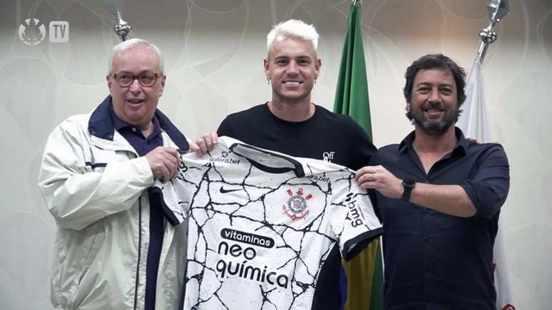 Roger Guedes é a terceira contratação do Corinthians para a temporada (Foto: Reprodução/Corinthians TV)