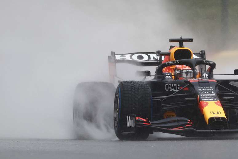 Verstappen durante o treino de classificação no qual cravou a pole do GP da Bélgica