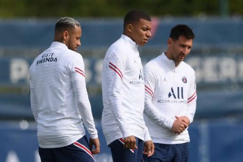 Neymar, Mbappé e Messi serão relacionados para o jogo (FRANCK FIFE / AFP)