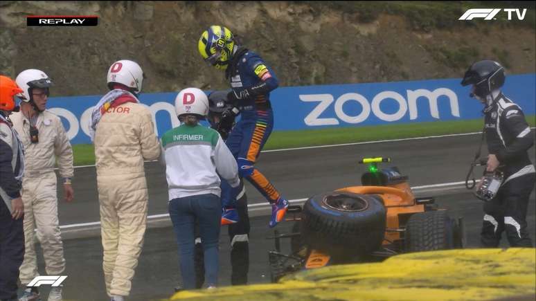 Lando Norris foi liberado do hospital após exames e vai correr neste domingo na Bélgica 