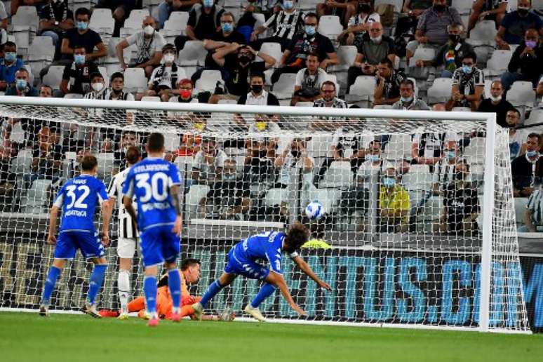 Lance do gol do Empoli na vitória sobre a Juventus em Turim (Foto: ISABELLA BONOTTO/AFP)