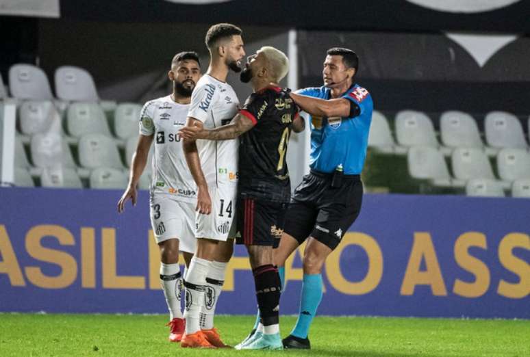 Sal grosso é eleito o craque em goleada do Santos na Libertadores