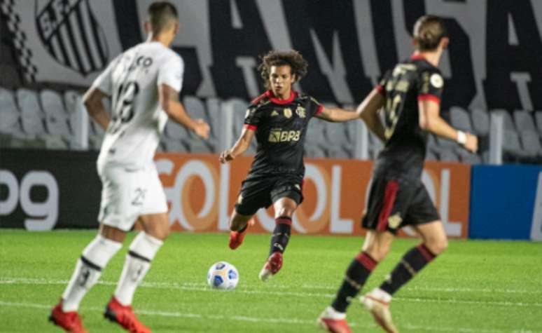 Arão voltou a jogar de volante com Renato (Foto: Alexandre Vidal / Flamengo)