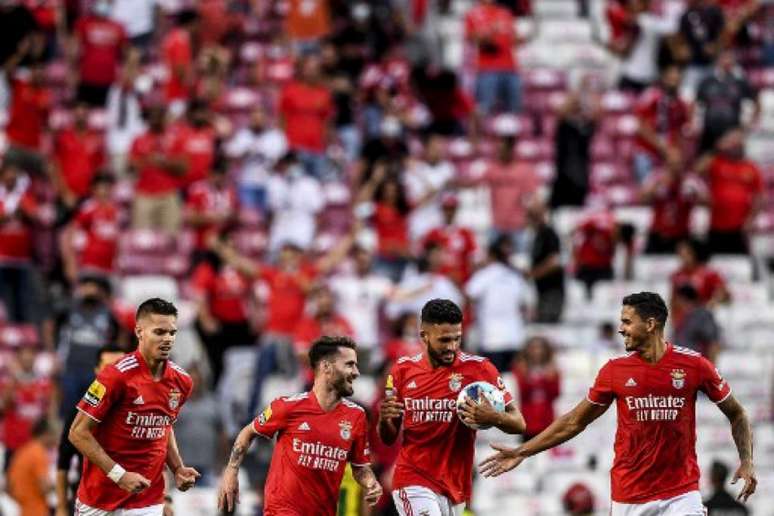 Benfica conseguiu vitória de virada contra o Tondela (Foto: PATRICIA DE MELO MOREIRA / AFP)