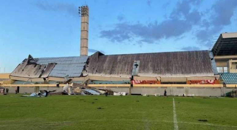 Arquibancada desaba em jogo do Imperatriz-MA e 4 de Julho-PI 