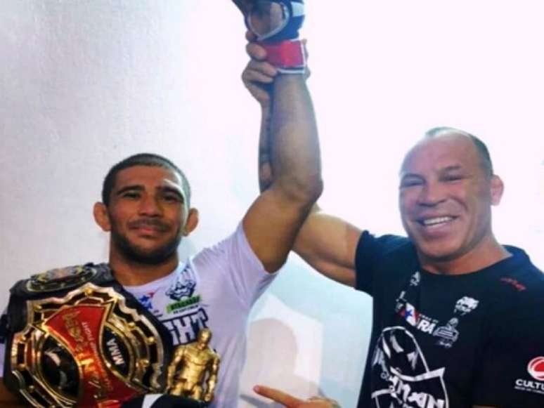 Camelo ao lado da lenda do MMA Wanderlei Silva (Foto: Reprodução)