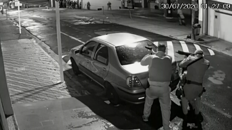 Durante assalto em Botucatu, no ano passado, bandidos trocaram tiros com a pol&iacute;cia durante cerca de tr&ecirc;s horas