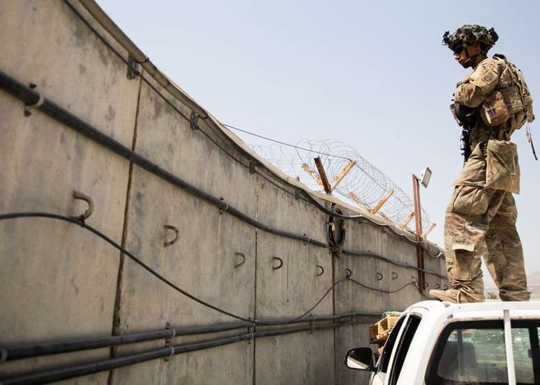 Militar dos EUA no aeroporto de Cabul
29/08/2021
Exército dos EUA/Sargento Alexander Burnett/Divulgação via REUTERS