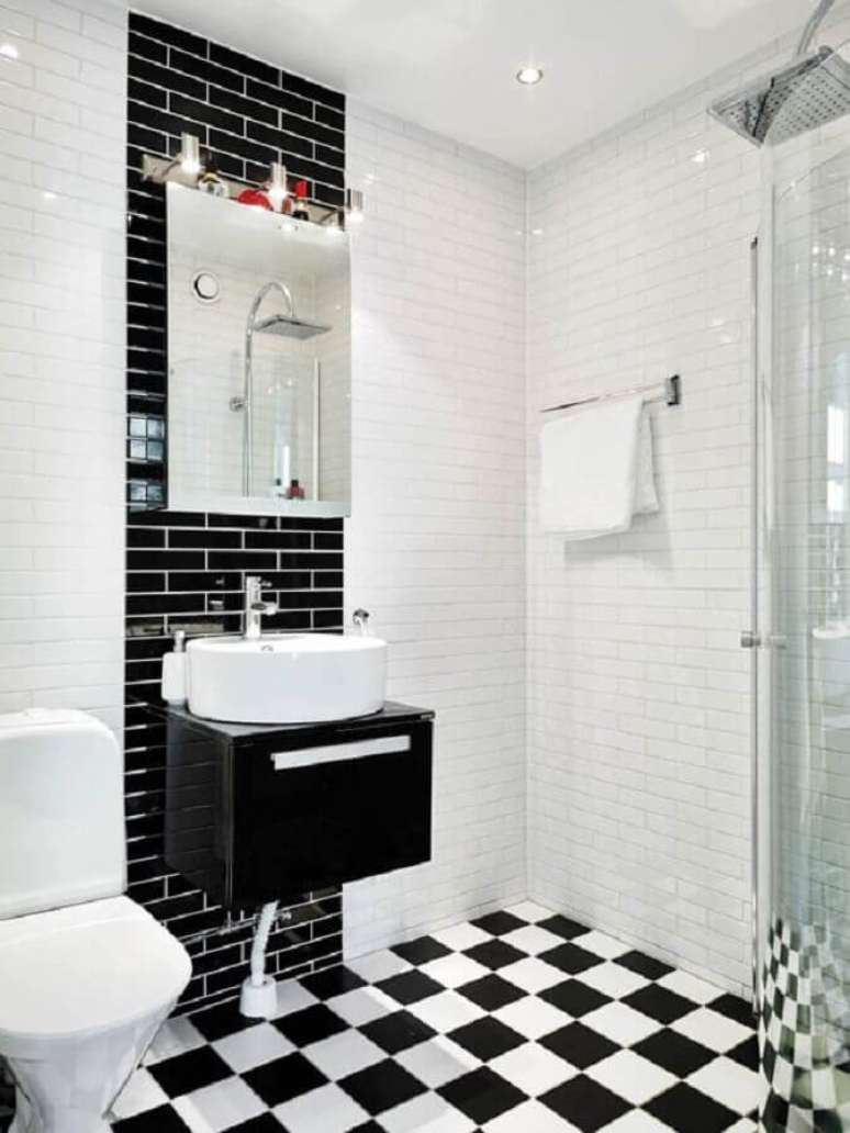 13. Banheiro minimalista decorado com piso xadrez preto e branco – Foto: Editions de l’Arkhan