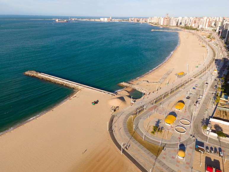 Fortaleza é outra cidade com obras para aumentar a faixa de areia em praia