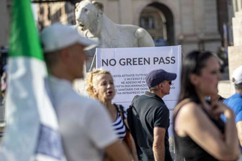 Agressão ocorreu durante manifestação contra passaporte sanitário em Roma