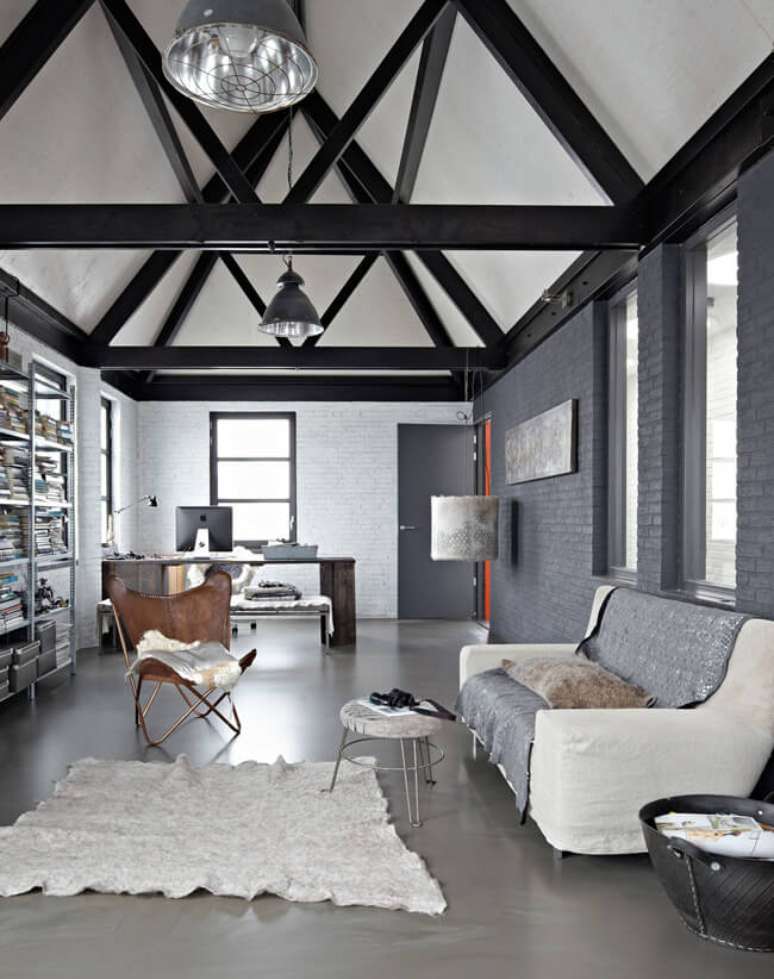 35. Sala moderna com poltrona butterfly de couro &ndash; Foto Vtwonen