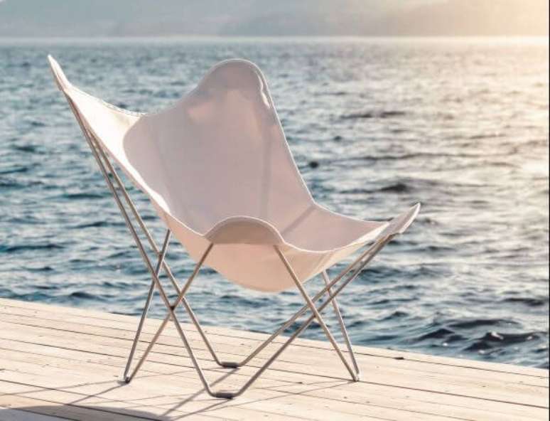 49. Poltrona butterfly branca para decorar &aacute;rea de lazer &ndash; Foto Funktion Alley
