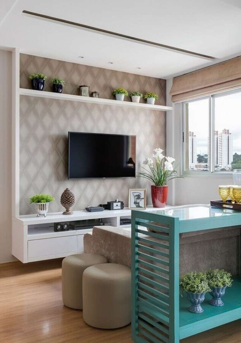 56. Decoração simples para sala planejada pequena apartamento. Foto: Claudia Comparin