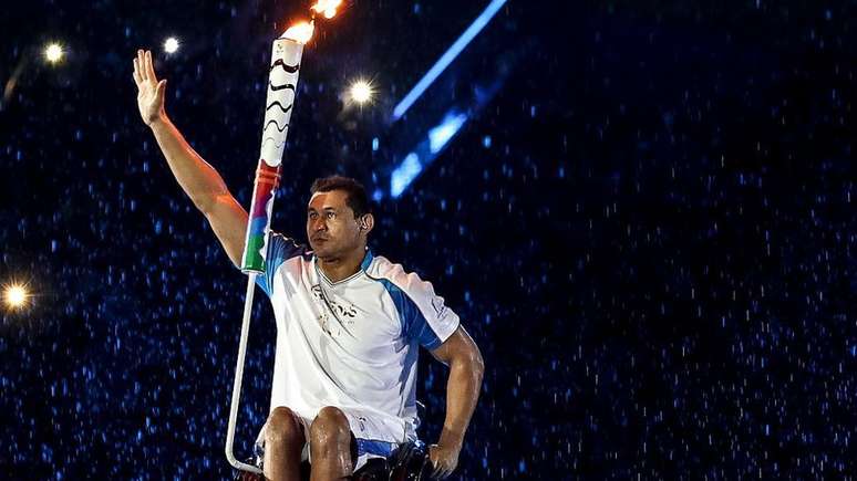 Clodoaldo Silva acendeu a pira paralímpica na Rio 2016