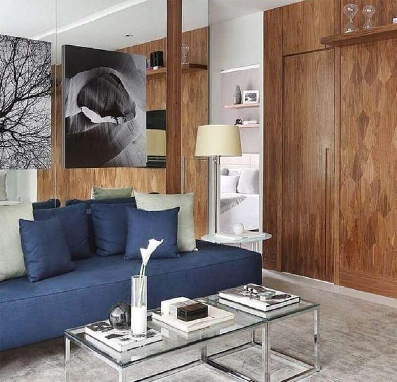 65. Tipos de sofás sem braço para decoração de sala moderna com mesa de centro de vidro – Foto: Mariana Orsi Fotografia