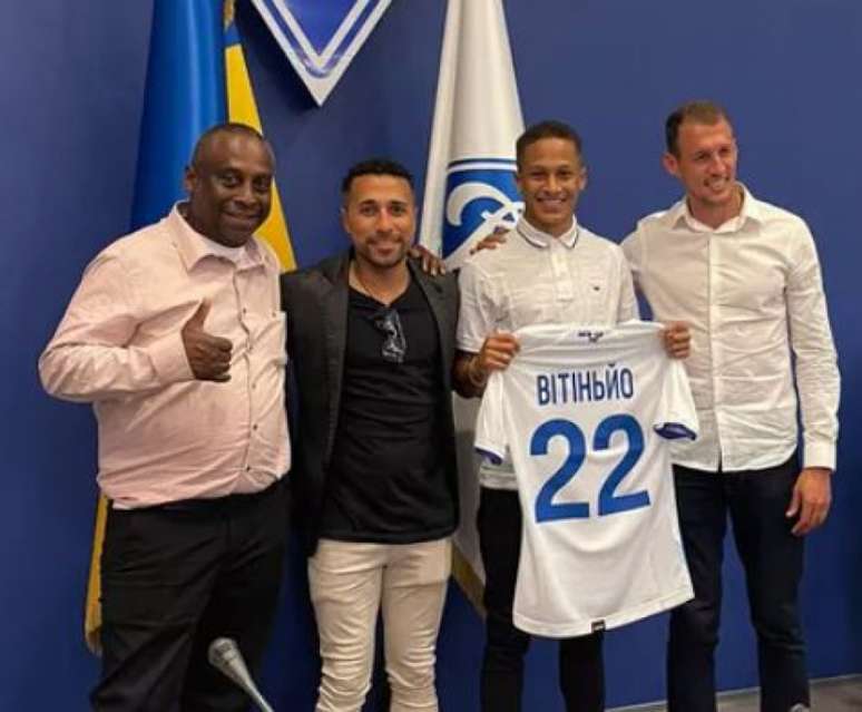 Vitinho vai jogar pelo Dínamo de Kiev (Divulgação/Dínamo)