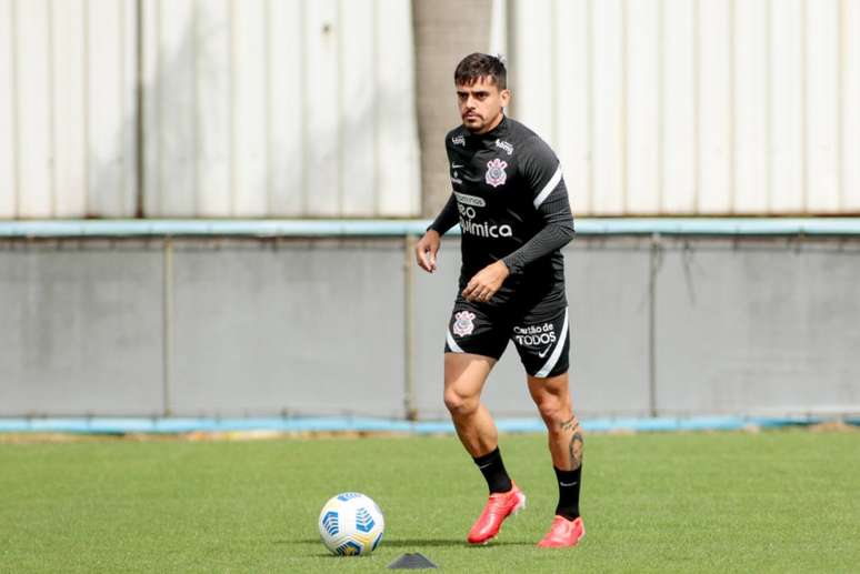 Fagner ficou de fora da vitória corintiana contra o Grêmio, no último sábado (27) (Foto: Rodrigo Coca/Ag.Corinthians)