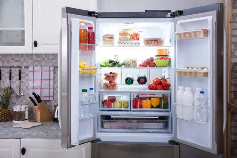 5. Aprenda como organizar geladeira com potes – Foto IStock