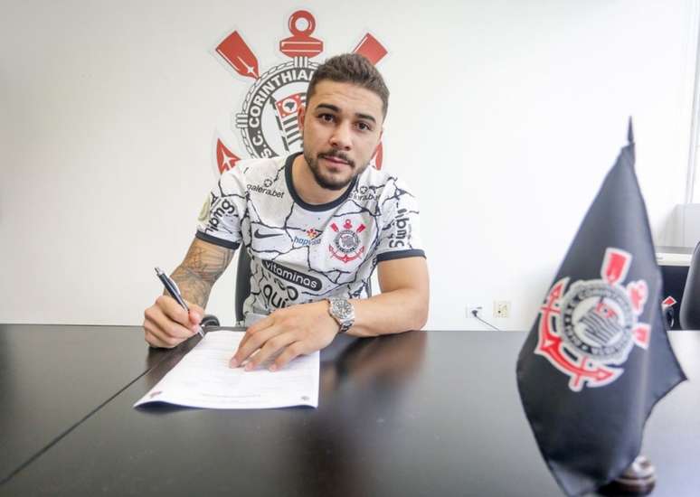 No Brasil, João Pedro atuou por Chapecoense, Bahia e Palmeiras (Foto: Rodrigo Coca/Ag.Corinthians)