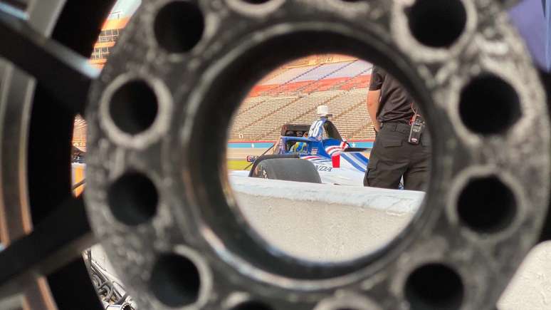 Jimmie Johnson testou com o carro #48 da Ganassi 