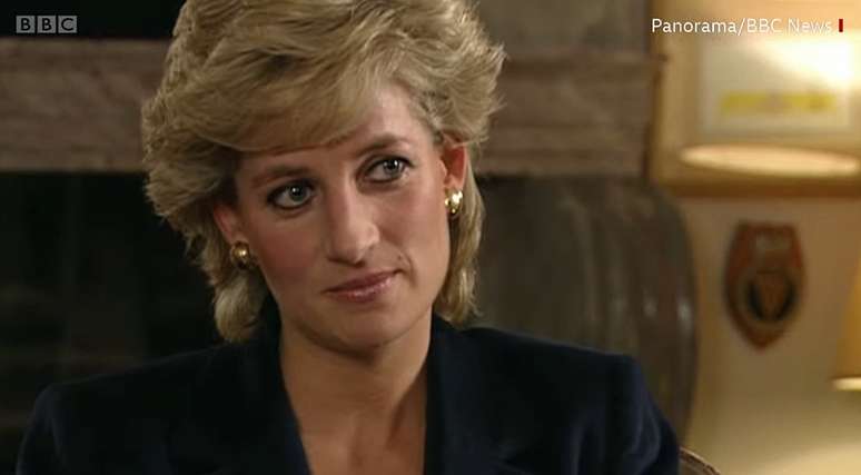 Diana na entrevista bombástica que humanizou ainda mais sua imagem pública e estremeceu os alicerces da realeza