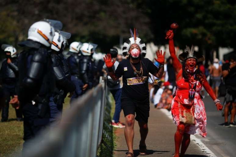 Indígenas protestam em Brasília contra o governo Jair Bolsonaro e propostas legislativas que consideram nocivas, como o PL 490