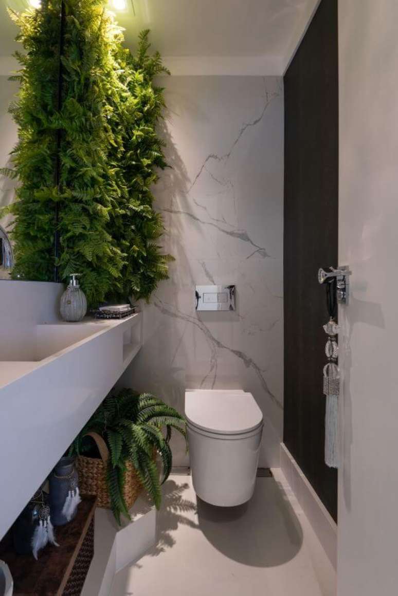 59. Lavabo com bancada de quartzo branca de pia esculpida – Foto Cris Vassoler Arquitetura