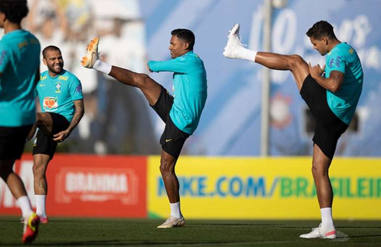 Clima é de descontração entre os jogadores perto de mais um jogo pelas Eliminatórias (Foto: Lucas Figueiredo/CBF)