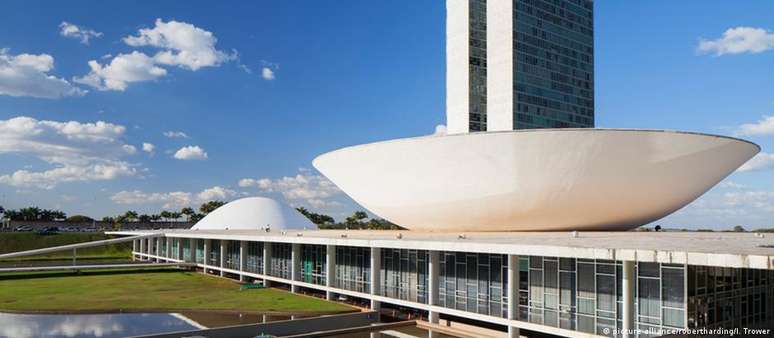 A primeira legislação eleitoral brasileira é de 1881. A atual é de 1965