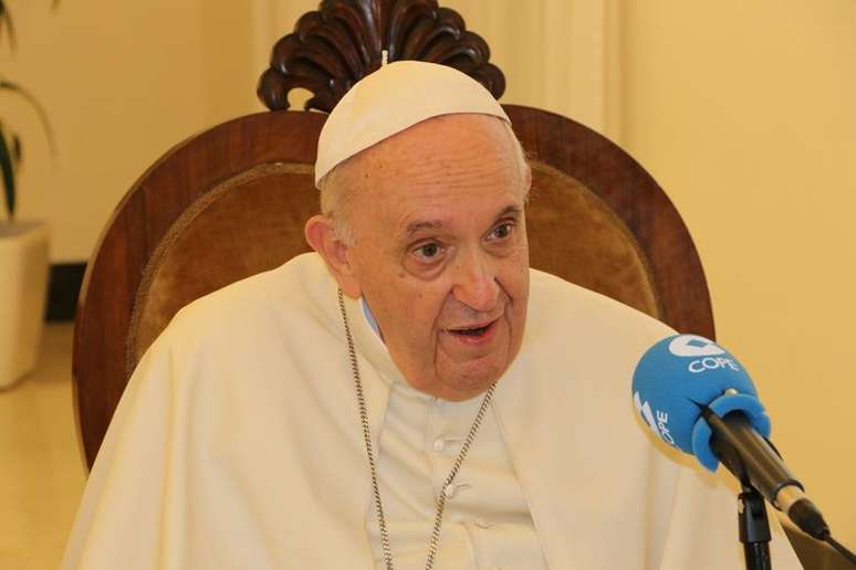 Papa Francisco concede entrevista a uma rádio espanhola na Cidade do Vaticano
01/09/2021
Carlos Herrera en COPE/Divulgação via REUTERS