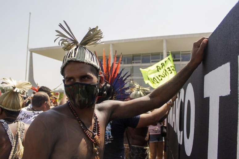 Protesto de indígenas em frente ao Congresso Nacional em Brasília