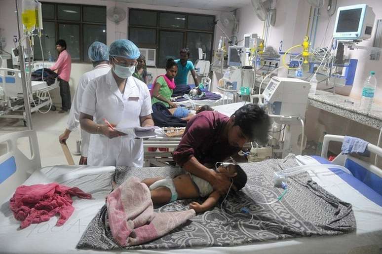 Muitas crianças morreram de encefalite em Gorakhpur