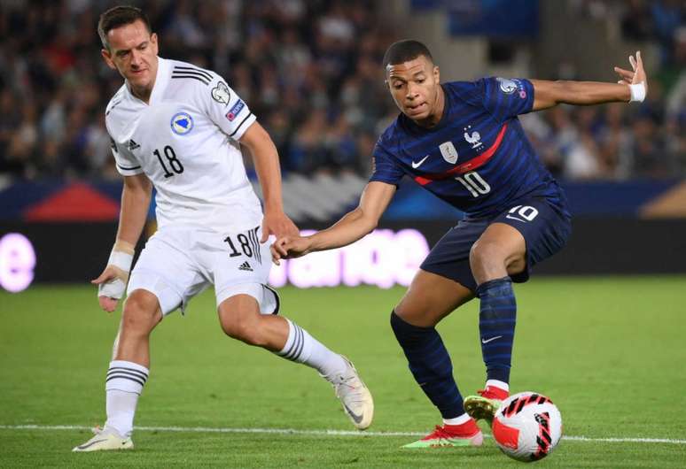 Mbappé teve atuação discreta no empate da França com a Bósnia e Herzegovina (Foto: FRANCK FIFE / AFP)