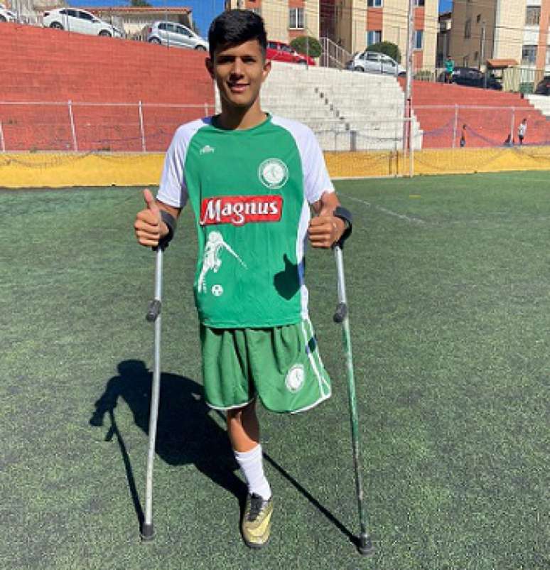 Gabriel Lucas não desistiu do futebol apesar da perna ter sido amputada por uma linha chilena, que é proibida-(Arquivo Pessoal/ Gabriel Lucas)